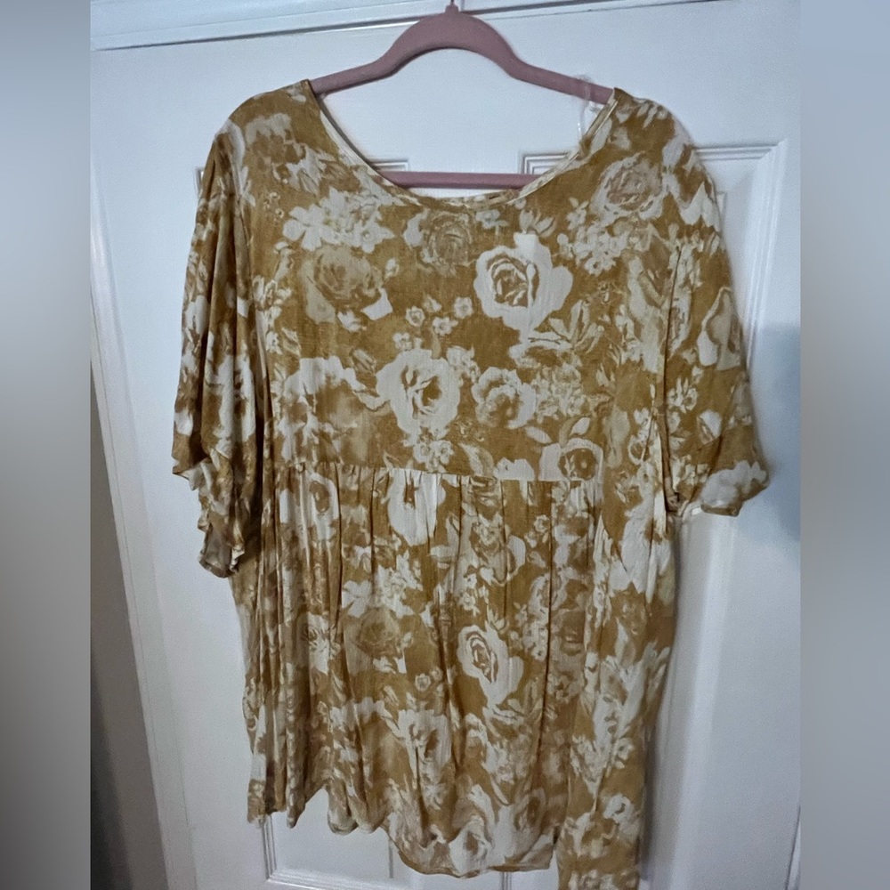 A Little Sunshine Top
Mustard and White floral
Brand New with tag